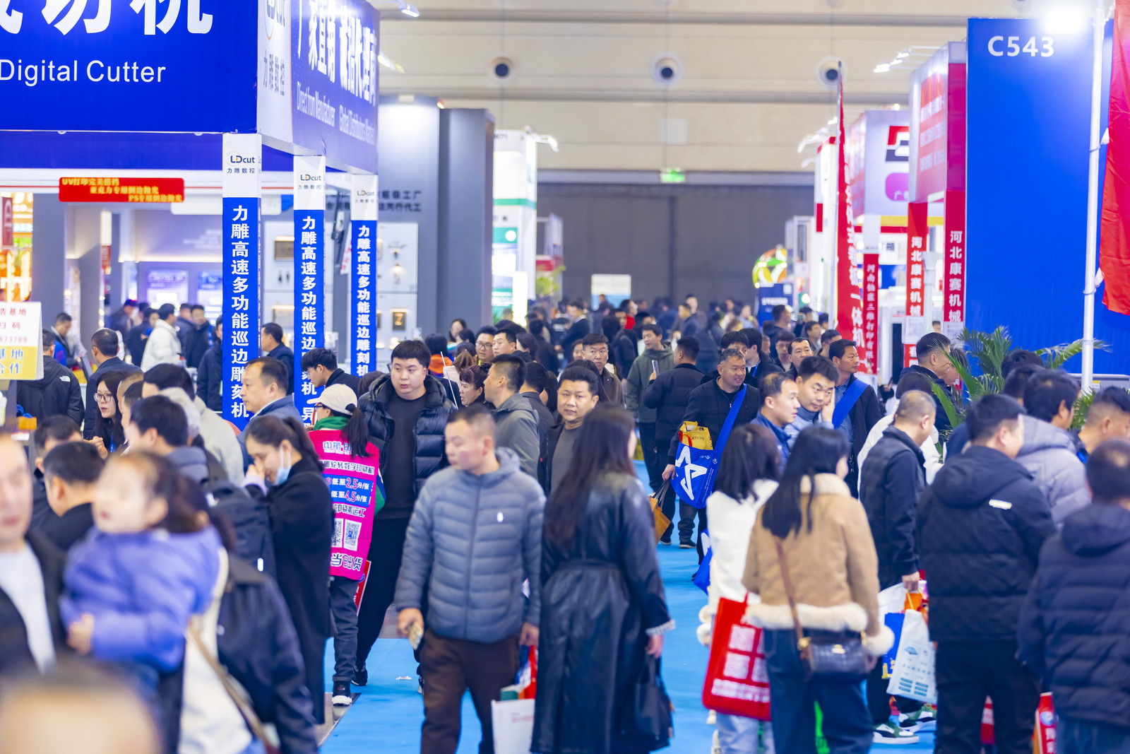 圓滿(mǎn)收官｜2026春季（鄭州）第45屆中原廣告展圓滿(mǎn)收官，以盛會(huì)之約繪就行業(yè)藍(lán)圖